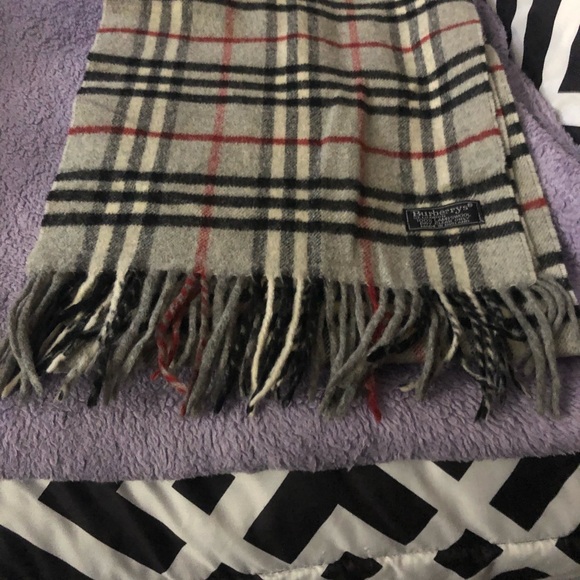 Brand New Burberry Scarf - Picture 4 of 4